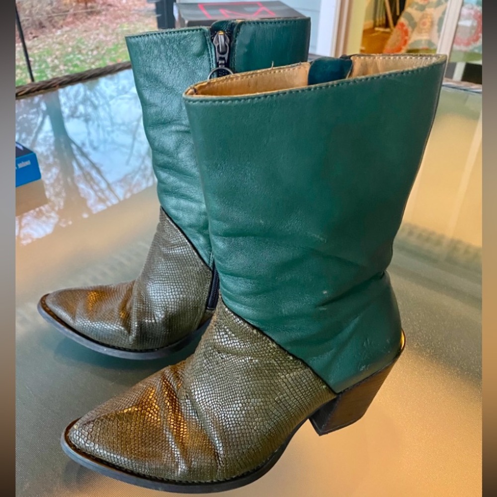 ⭐️ John Fluevog, Size 6 1/2 “Room 203” Green Women's Cowboy Style Boots. RARE ! - Picture 7 of 16